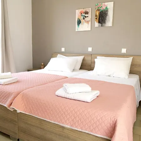 Lilian's Seaview-party Street-youth *