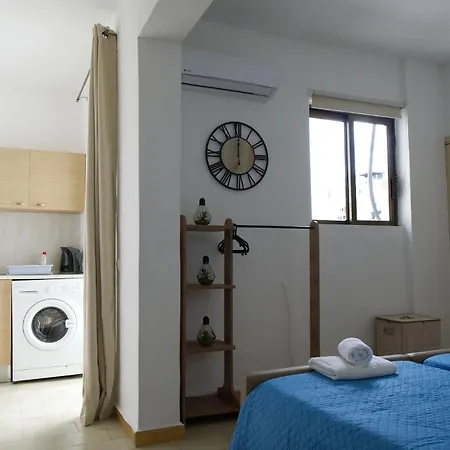 Lilian's Seaview-party Street-youth Rhodes City