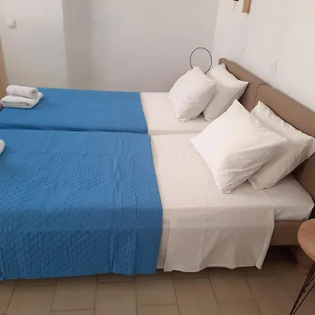 Lilian's Seaview-party Street-youth *