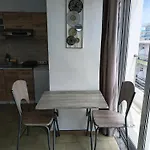 Διαμέρισμα Lilian's Seaview-party Street-youth *