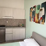Lilian's Seaview-party Street-youth 아파트 Rhodes City