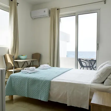 Lilian's Seaview-party Street-youth Apartament *