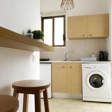 Lilian's Seaview-party Street-youth Apartament *