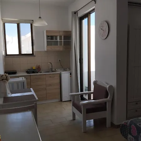 Lilian's Seaview-party Street-youth Apartament *