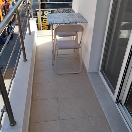 Lilian's Seaview-party Street-youth Apartament