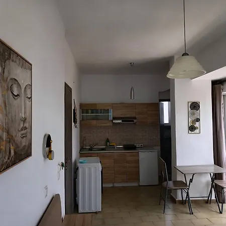 Lilian's Seaview-party Street-youth Rhodes City