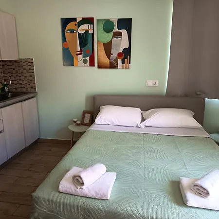 Lilian's Seaview-party Street-youth Apartmán