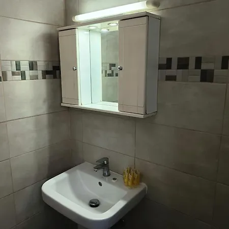 Lilian's Seaview-party Street-youth