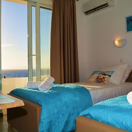 Lilian's Seaview-party Street-youth *