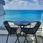 Lilian's Seaview-party Street-youth Апартаменты